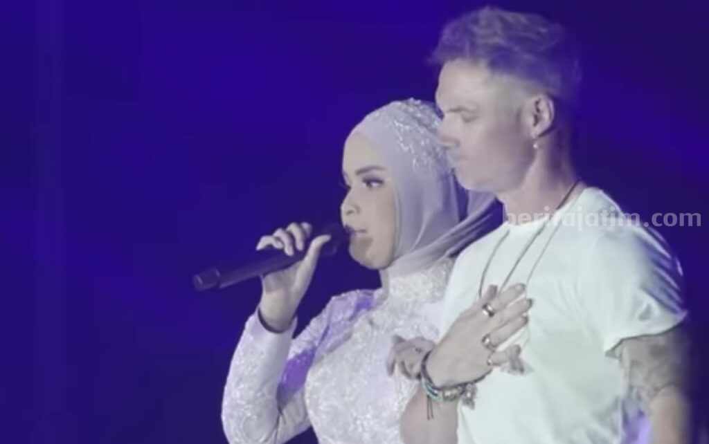 Ronan Keating Optimis Putri Ariani Akan Menjadi Mega Bintang Putri Ariani saat bernyanyi bersama Ronan Keating. (Foto: tangkapan layar YouTube Putri Ariani)