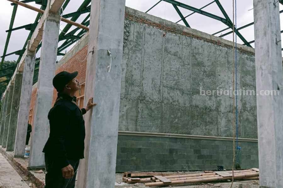DPRD Magetan saat sidak pengerjaan Gedung Literasi Magetan yang dilaporkan minus 36,31 persen.