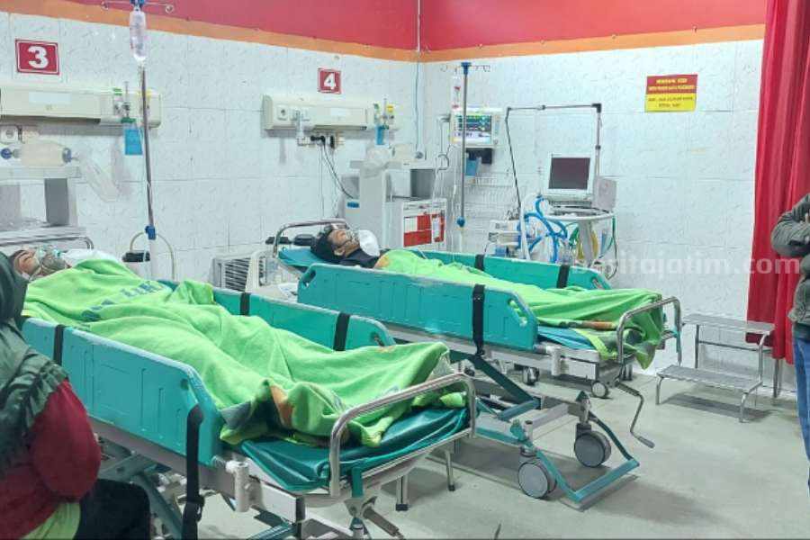 Kondisi dua pekerja bangunan saat dirawat di RSUD dr Sayidiman Magetan usai tenggelam di sungai Kelurahan Sampung Kecamatan Kawedanan Kabupaten Magetan.
