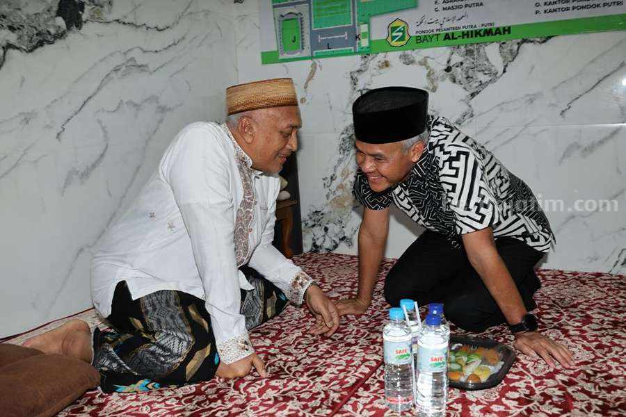 Kiai dan Santri Pasuruan Doakan Ganjar Pranowo Jadi Presiden 2024 Ganjar Pranowo saat mengunjungi pondok pesantren di wilayah Pasuruan