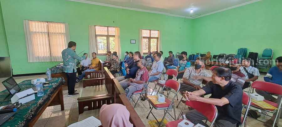 Kegiatan Pelatihan Juru Sembelih Ayam serta Sosialisasi Nomor Kontrol Veteriner (NKV) bagi para pemilik potong unggas dan juru sembelih unggas di Kabupaten Tuban. (Foto: Diah Ayu/beritajatim.com)