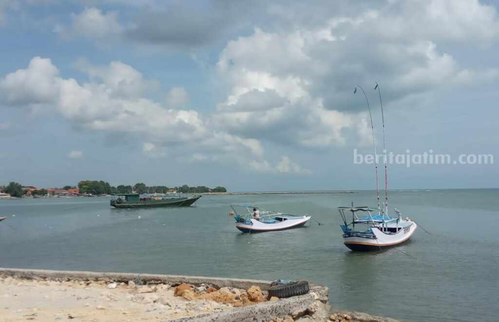Kampung nelayan di Bangkalan (Foto: Zamachsari/beritajatim.com)