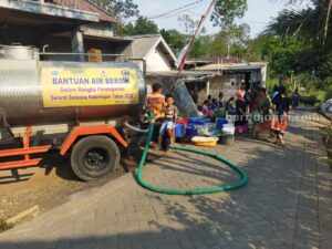 Atasi Kekeringan, BPBD Malang Salurkan 4 Tangki Air per Hari