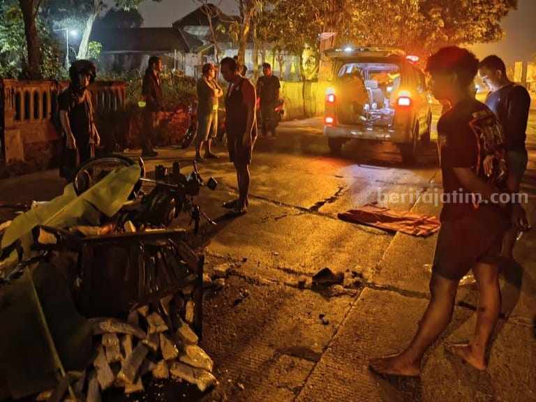 Kondisi di lokasi kejadian usai kecelakaan. [Foto : ist]