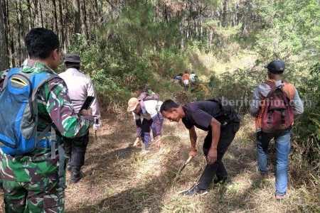 Antisipasi Api dari Arah Ngawi, BPDB Magetan Bikin Ilaran di Hutan Gunung Lawu Ngawi