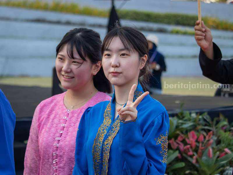 Ragam Budaya dari Penjuru Dunia Kumpul di Unesa Mahasiswa asing mengikuti ICF di Unesa