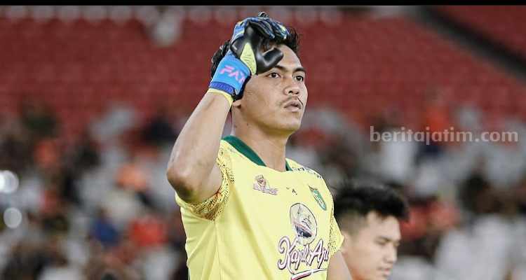 Andhika Ramadhani, Kiper Persebaya. (Way)