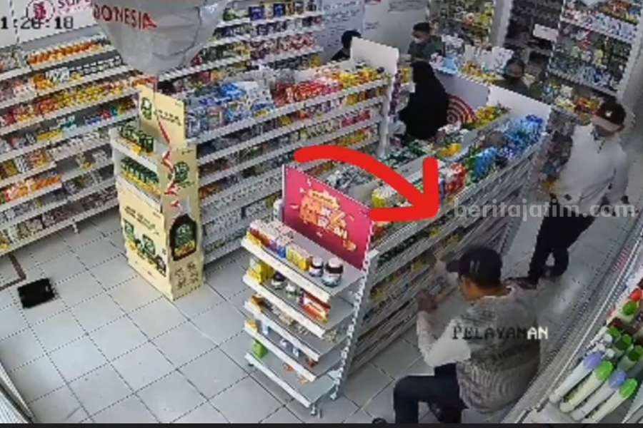 Polsek Wonocolo Kejar 3 Pelaku Pencuri Obat di Apotek Siwalankerto Surabaya Aksi pelaku pencurian yang menyatroni Apotek di Siwalankerto, Senin (28/08/2023) kemarin.