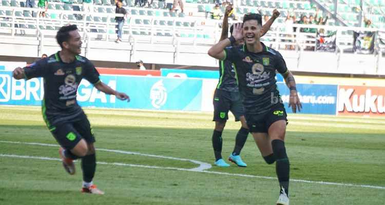 Uston Nawawi Beberkan Kunci Kemenangan Persebaya Atas Borneo FC Bruno Moreira selebrasi usai cetak gol