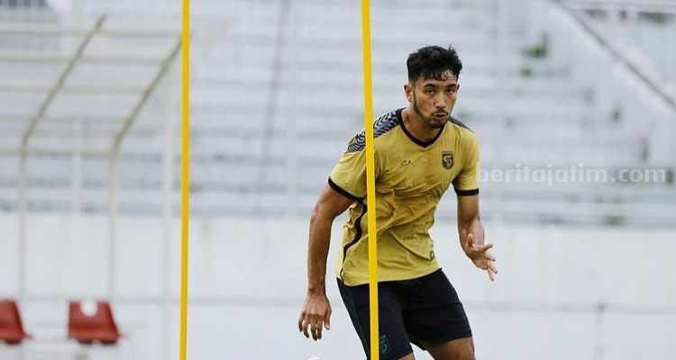 Dipanggil Timnas, Persebaya Berhadap George Brown Bisa Masuk Skuad George Brown, pemain Persebaya. (Way)