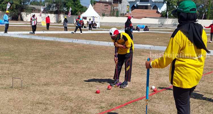 Tuan Rumah Mojokerto Dominasi Pemetaan Cabor Gate Ball Gate Ball di GOR A Yani Kota Mojokerto. (Way)