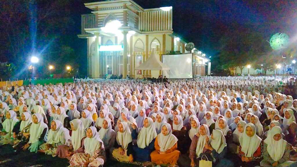 Ribuan Santri dan Kyai di Jatim Doakan Prabowo Jadi Presiden 2024 Ribuan santri dan Kyai di Jawa Timur mendoakan Prabowo Soebianto jadi Presiden 2024, Senin (11/9/2023) malam di Pondok Pesantren An-Nur 2 Al Murtadlo, Kecamatan Bululawang, Kabupaten Malang.