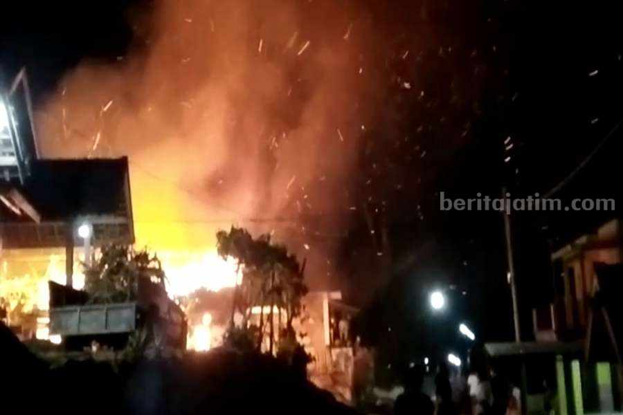 Ditinggal Lihat Ludruk, Rumah Petani Pasuruan Terbakar Kebakaran melanda rumah Sanumar di Kecamatan Purwodadi, Kabupaten Pasuruan,.