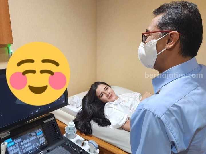 Bella Bonita saat sedang diperiksa. (Sumber foto: Instagram @dennycaknan)