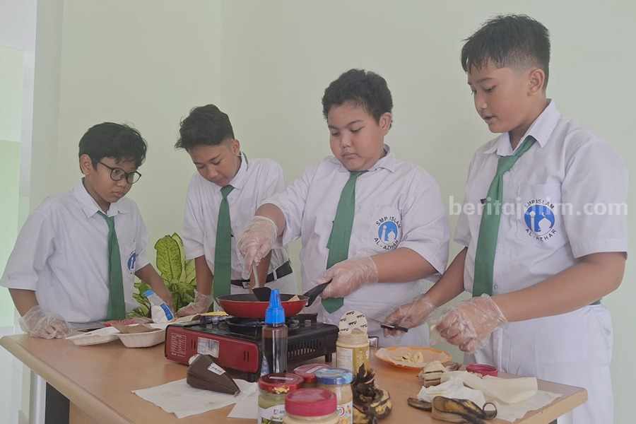 Siswa SMP Al Azhar praktek entrepreneur