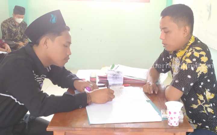 40 Mahasiswa IAI Al-Khairat Pamekasan Tandatangani Pakta Integritas