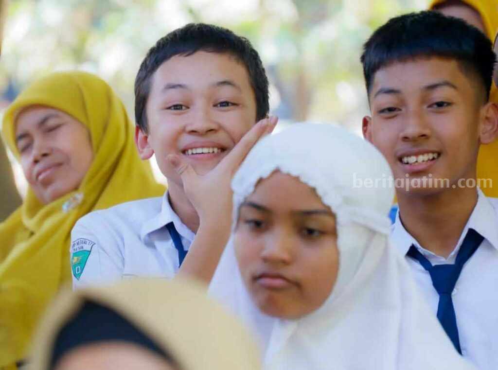 Dinas KBPPPA Gresik Masifkan Sekolah Ramah Anak Siswa UPT SMPN 17 Gresik saat mengikuti sosialisasi sekolah ramah anak