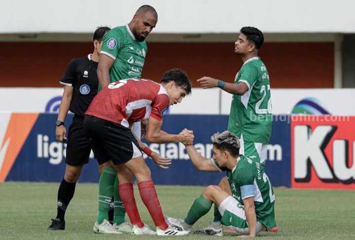 Aksi Francisco Rivera saat bertanding melawan PSS Sleman, di Stadion Maguwoharjo Sleman, Minggu (24/9/2023). [Gambar: Madura United]