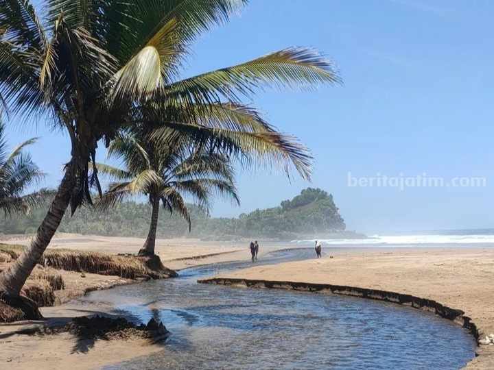 Keindahan Pantai Wonogoro, Malang. (Sumber foto: Instagram/rika.ainia)