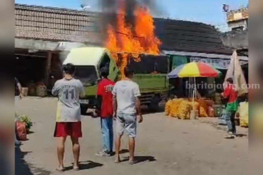 Truk terbakar di Pasar Agrobis Plaosan Kelurahan/Kecamatan Plaosan Kabupaten Magetan, Kamis (28/9/2023) pukul 09.00 WIB.