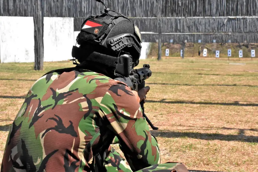 Prajurit Yonif 5 Marinir Tingkatkan Kemampuan Tempur dengan Latihan Menembak Prajurit Marinir