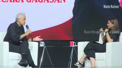 Ganjar Pranowo Singgung Profesi Wartawan, Najwa Shihab: Jurnalis Profesi Membanggakan Loh Ganjar Pranowo saat berbicara dengan Najwa Shihab dalam 'Mata Najwa On Stage: 3 Bacapres Bicara Gagasan' di Graha Sabha Pramana Universitas Gadjah Mada (UGM). (Foto: tangkapan layar YouTube Najwa Shihab)