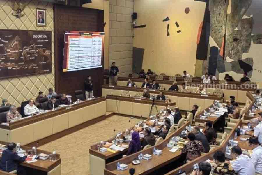Rapat konsultasi Komisi II DPR bersama Pemerintah dan penyelenggara Pemilu 2024.