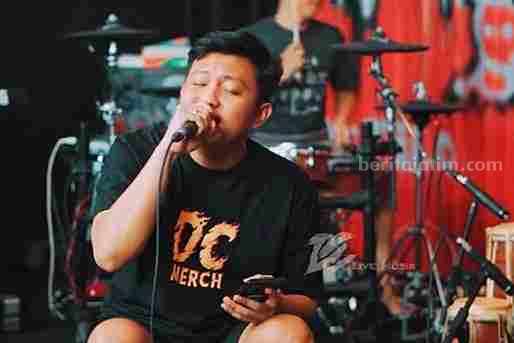 Tangkapan layar official live music Nemu - Denny Caknan dan DC music. (Sumber foto: YouTube DC Production)