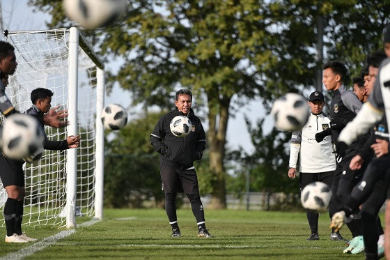 Timnas U-17 Gelar Uji Coba Lawan Klub Divisi 5 Jerman Pelatih Timnas U-17 Indonesia Bima Sakti mendampingi anak asuhnya selama pemusatan latihan di Jerman. (Foto: PSSI)