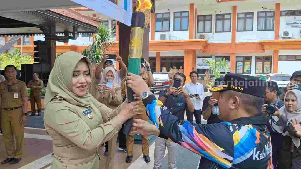 Kabupaten Mojokerto Daerah Kedua Disinggahi Api Porprov Jatim VIII bupati mojokerto