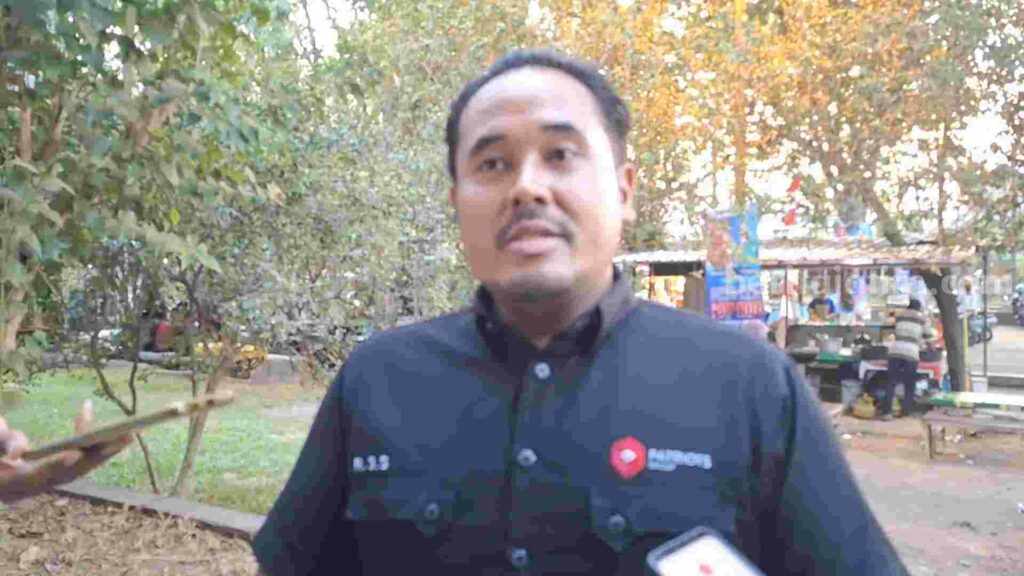 Manager Tim Sepak Bola Porprov Kabupaten Mojokerto, Raja Siahaan. [Foto : Misti/beritajatim.com]