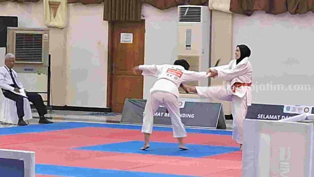 Cabor Jujitsu Porprov Jatim VIII di gedung Astoria Kota Mojokerto. [Foto : Misti/beritajatim.com]