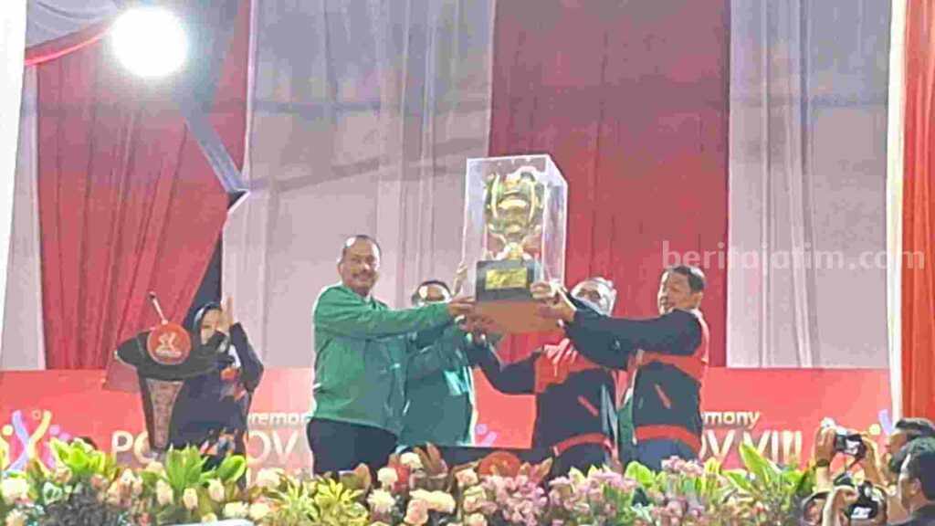 Closing Ceremony Porprov Jatim VIII di Stadion Gajah Mada Kecamatan Mojosari, Kabupaten Mojokerto. [Foto : Misti/beritajatim.com]