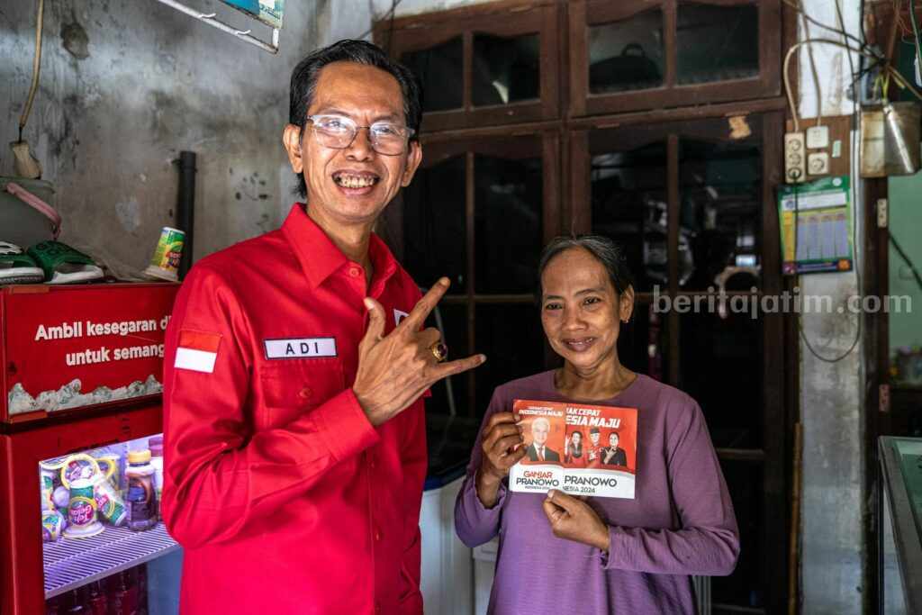 Kader-kader PDI Perjuangan Kota Surabaya turun serentak untuk mengenalkan Calon Presiden Ganjar Pranowo kepada warga masyarakat di kampung-kampung. Mereka mengetuk rumah warga, dan menjelaskan Ganjar sebagai sosok pemimpin yang merakyat, mengayomi wong cilik dan bekerja cepat.