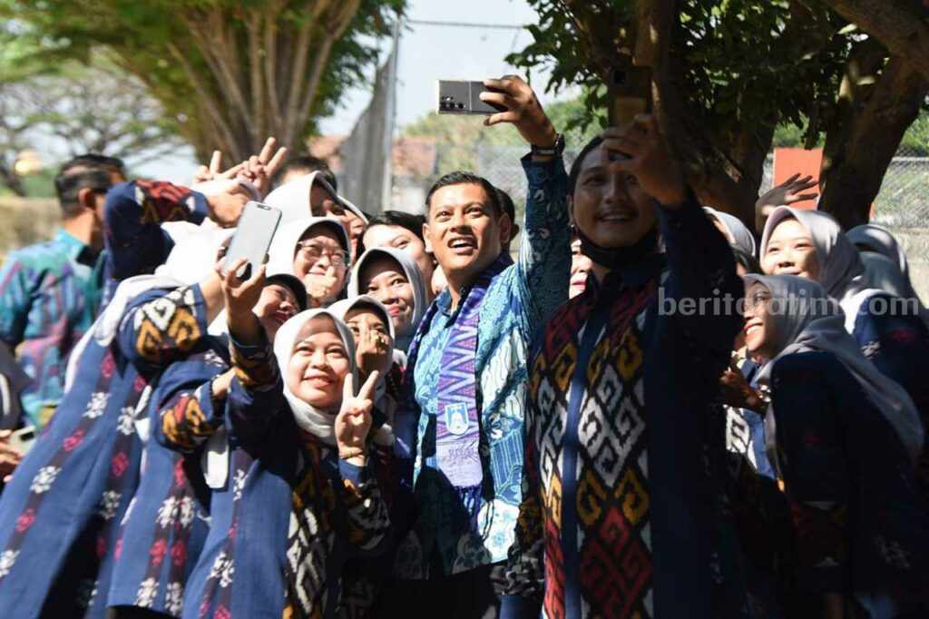 Wali Kota Kediri Serahkan Sertifikat Cagar Budaya SMAN 1 Wali Kota Kediri