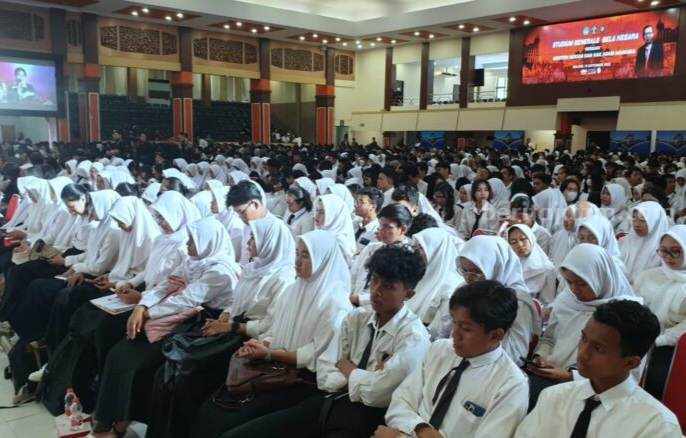 Mahasiswa baru UB mendengarkan Yasonna (Foto: Istimewa)