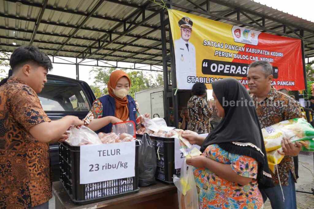 Pemkab Kediri dan Bulog Gelar Operasi Pasar, 8 Ton Beras Ludes Pemkab Kediri