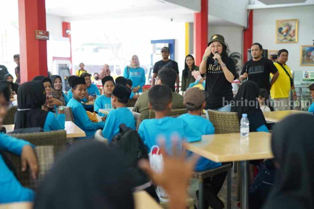 Istri Bupati Kediri Ajak Ratusan Anak Yatim Piatu ke Taman Safari Istri Bupati Kediri