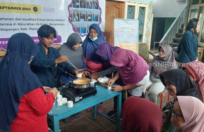 Sekolah lansia yang diadakan dokter mengabdi UB (Foto: Istimewa)