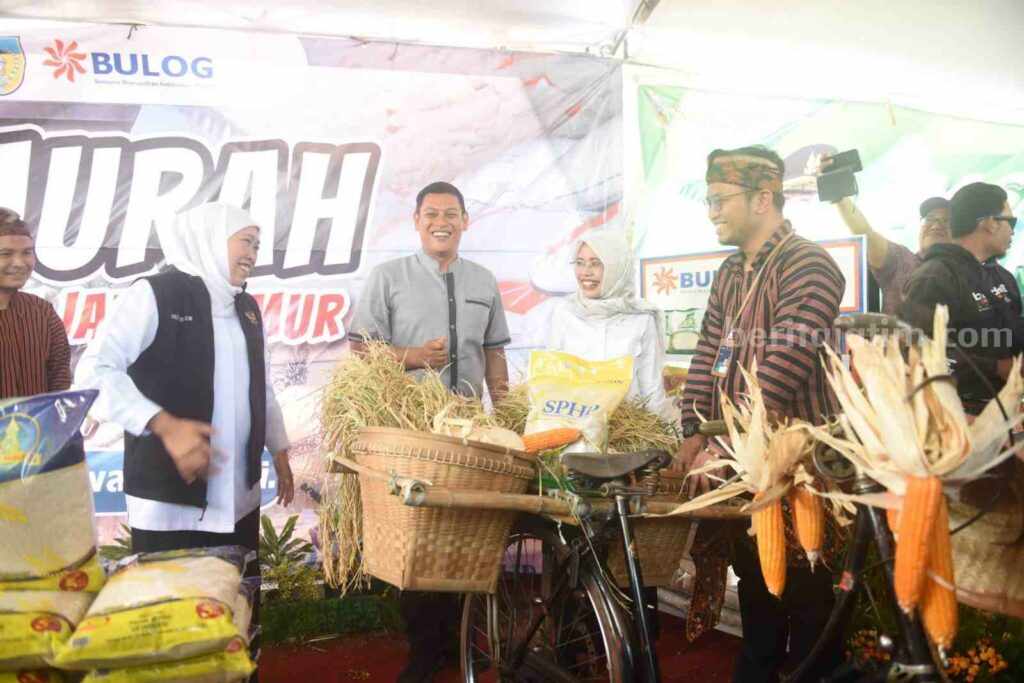 Wali Kota Kediri Dampingi Gubernur Jatim Tinjau Pasar Murah Kota Kediri