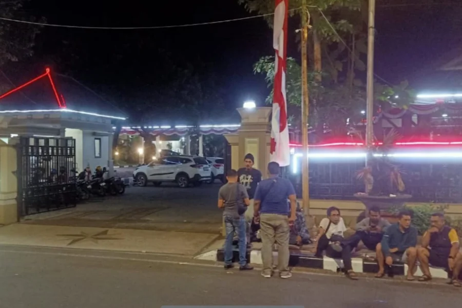 Rumah Dinas Bupati Lamongan Yuhronur Efendi Diobok-Obok KPK
