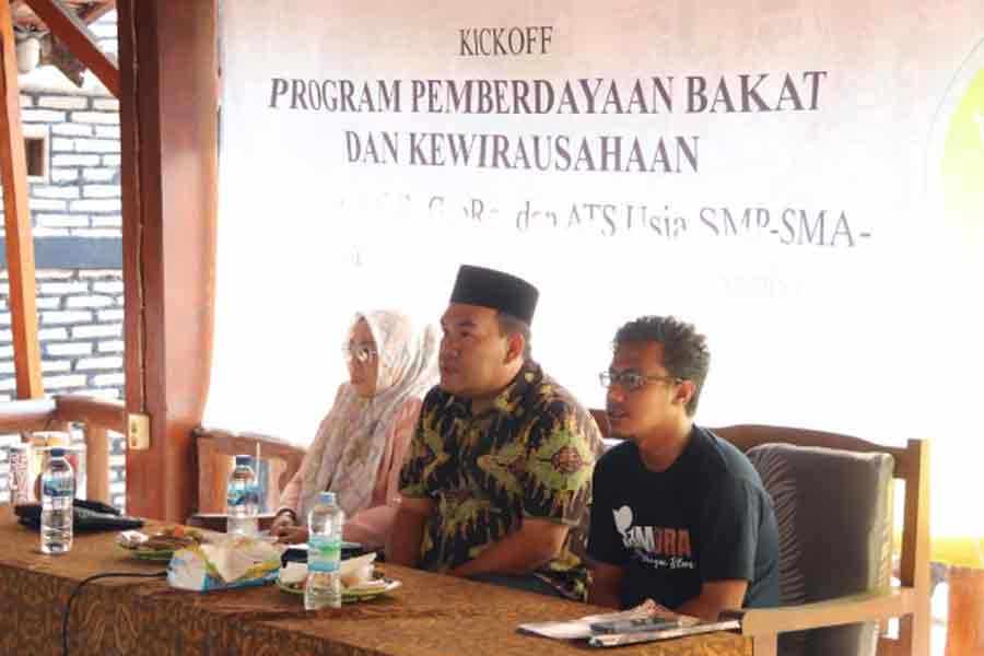 Hayat Institute Siap Bantu Tekan Angka Anak Tidak Sekolah di Blora Bupati Blora, H. Arief Rohman, mengapresiasi atas program Hayat Institut di Kecamatan Cepu