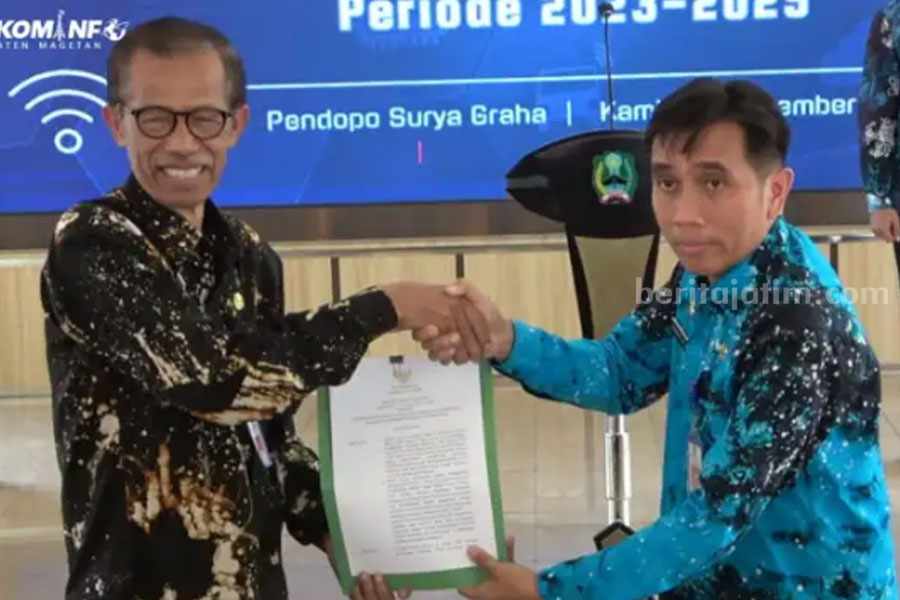 Secara simbolis Bupati Magetan melantik Komite Komunikasi Digital. (Diskominfo)
