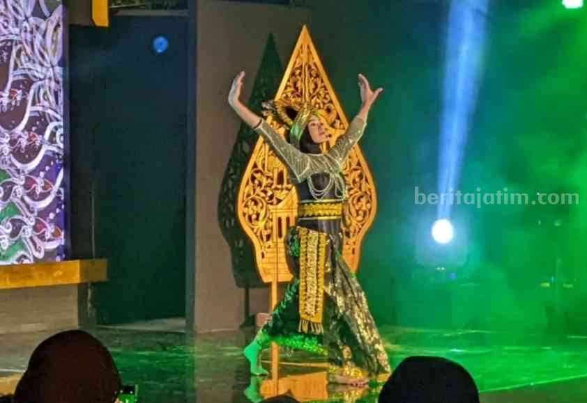 Salah satu finalis di malam bakat seni dan budaya pemilihan duta wisata Bagus Dyah Kabupaten Magetan. (Diskominfo)
