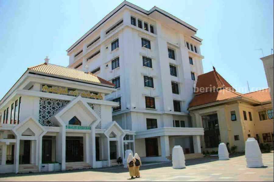 gedung dprd surabaya