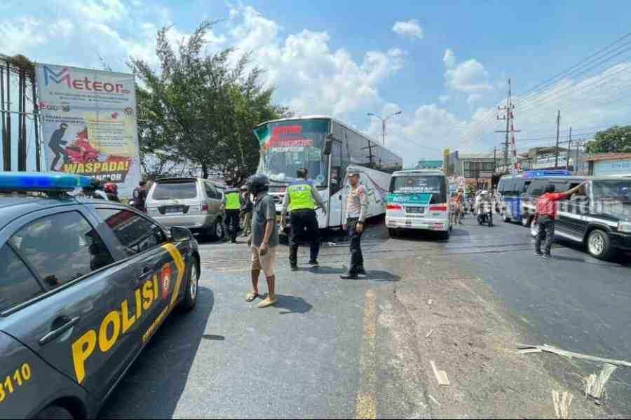 Kecelakaan Beruntun di Singosari Malang, 1 Korban Meninggal kecelakaan beruntun