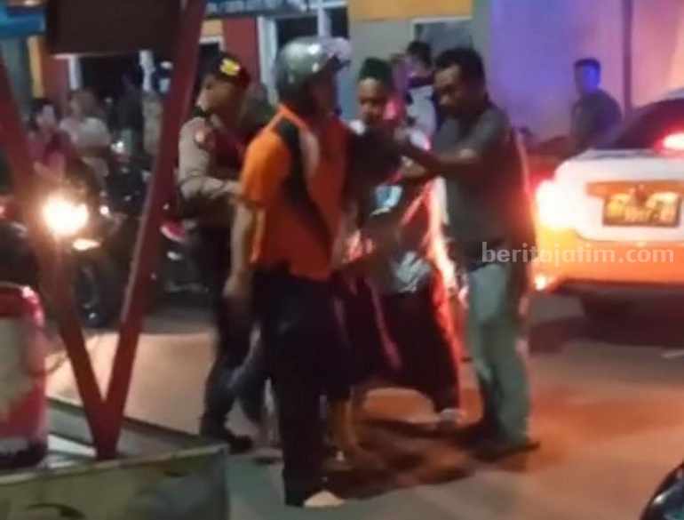 Terduga pelaku pembunuhan di Jombang saat ditangkap polisi, Kamis (14/9/2023)