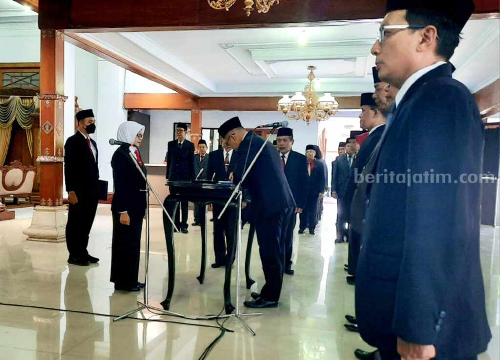Disebut Wabup Blitar Terlibat Dugaan Pungli Lelang Proyek, Kepala BLP Kini Dilantik Kadis Perkim PUPR Bupati Blitar, Rini Syarifah melantik 8 kepala dinas yang baru