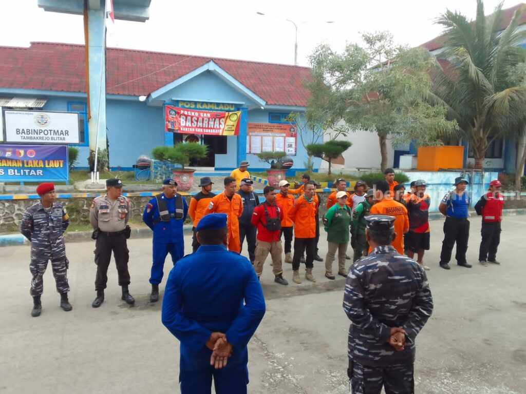 Pencarian 8 Nelayan Trenggalek yang Hilang di Pantai Gayasan Blitar Resmi Dihentikan Apel pencarian 8 ABK KM Mandala yang karam di pantai Gayasan Blitar
