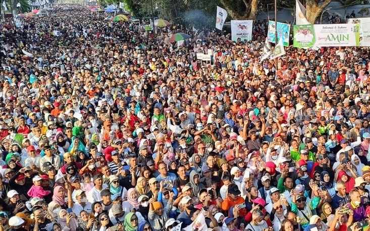Sekitar 100 ribu simpatisan Pasangan AMIN padati kawasan Simpang Balapan.